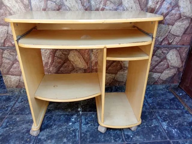 vendo uma mesa de computado em bom estado 200  reais - Foto 2