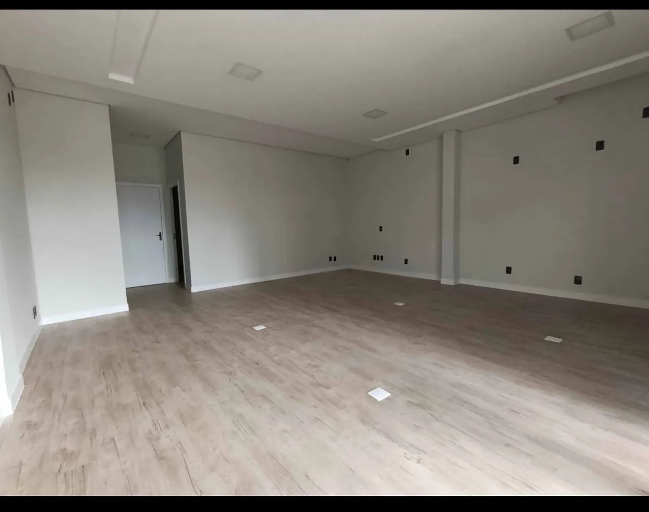 Aluga-se sala comercial no centro de Jaraguá do Sul - Foto 2