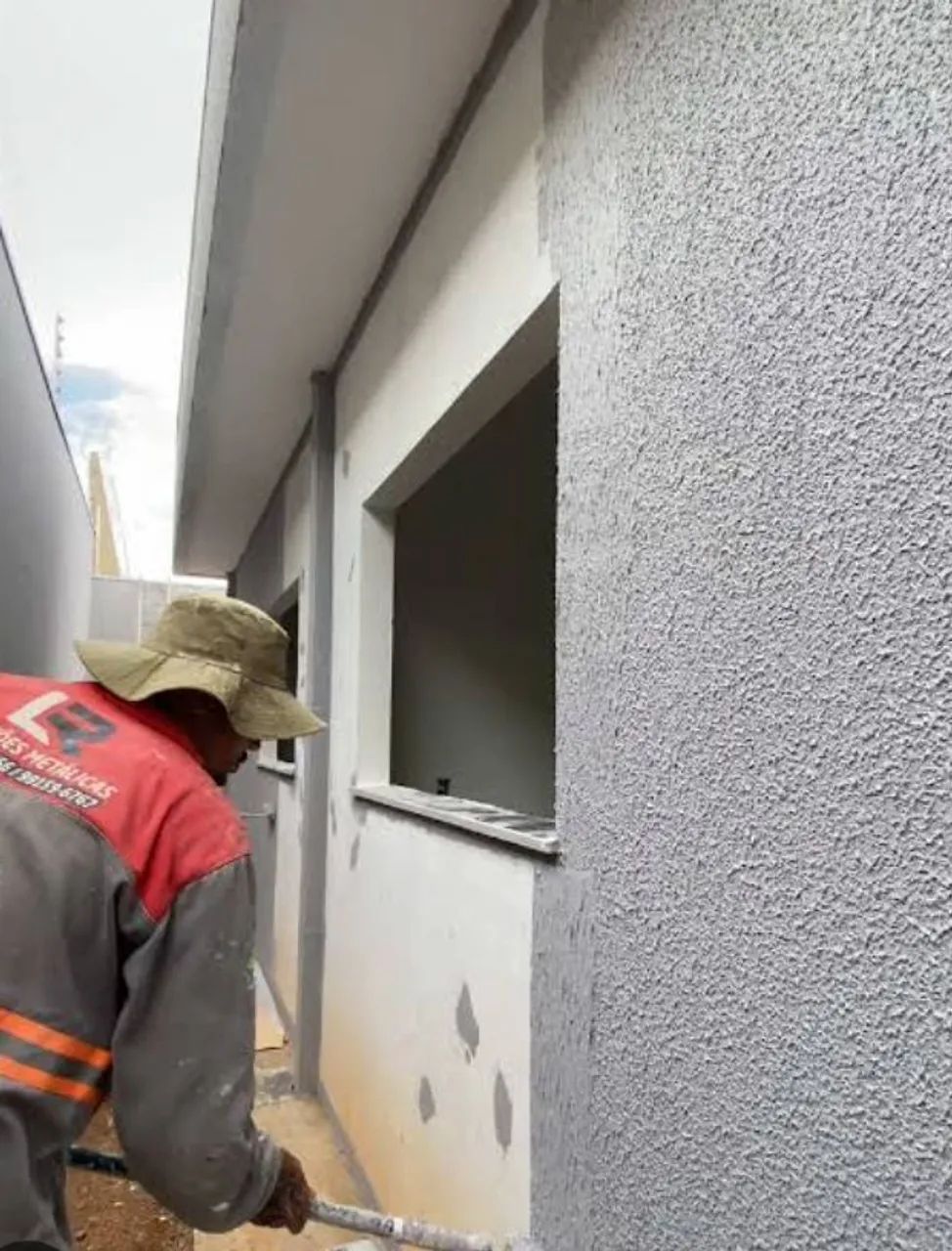 Sou pintor interno e externo