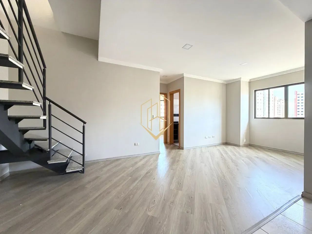 Cobertura duplex com 3 quartos e 2 vagas no Cristo Rei - Foto 2