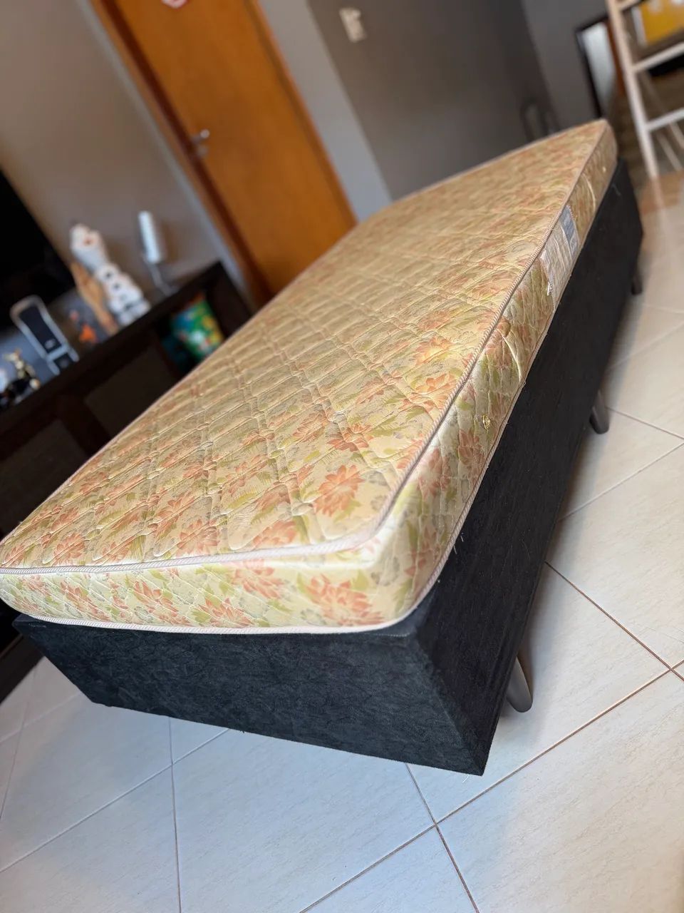 Box + colchão 