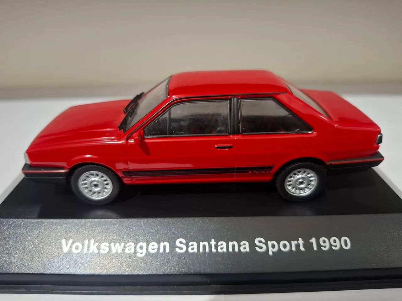 Miniatura VW Santana Sport (1990) 1:43