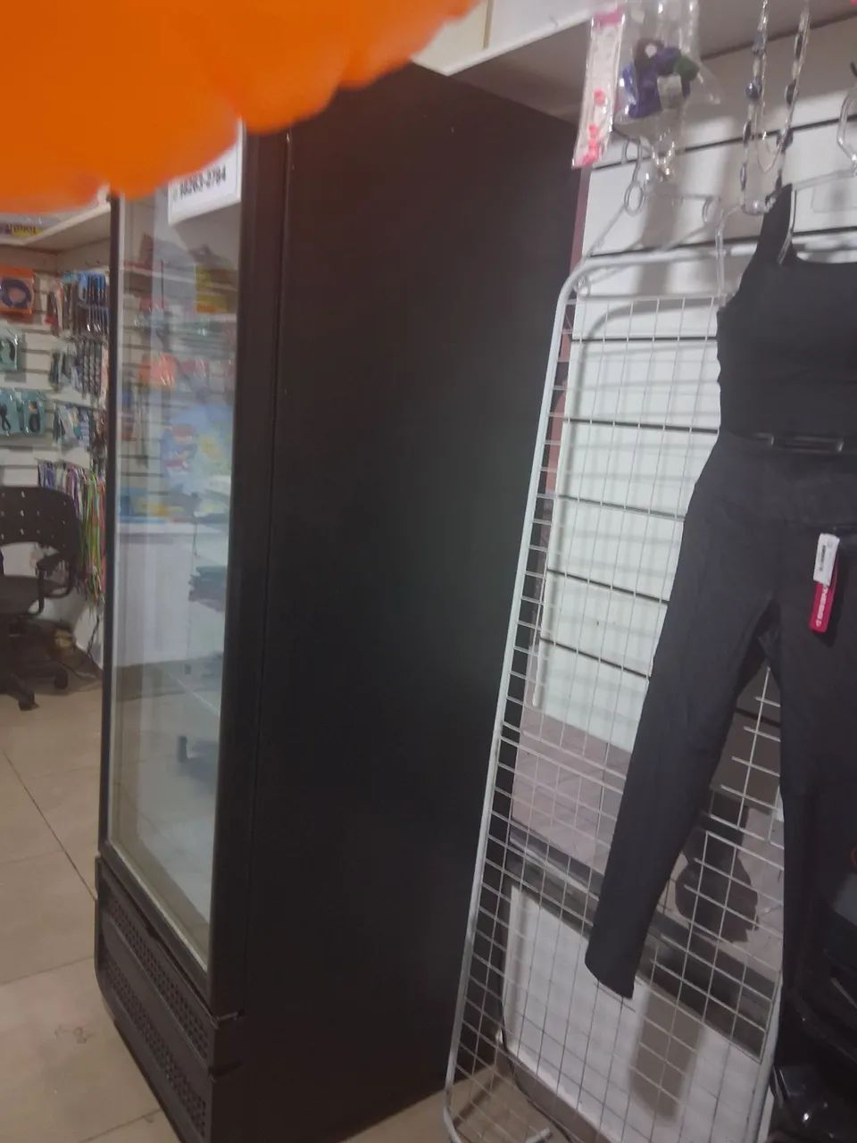 Expositor semi-novo
