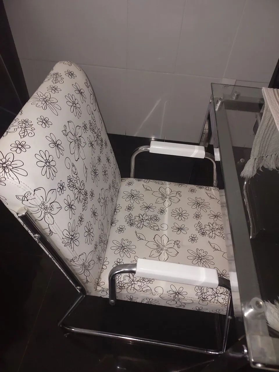 Mesa com 6 cadeiras - Foto 2