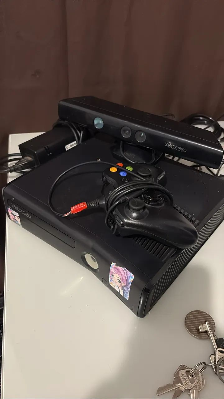 Vendo Xbox 360 com manete e kinect 