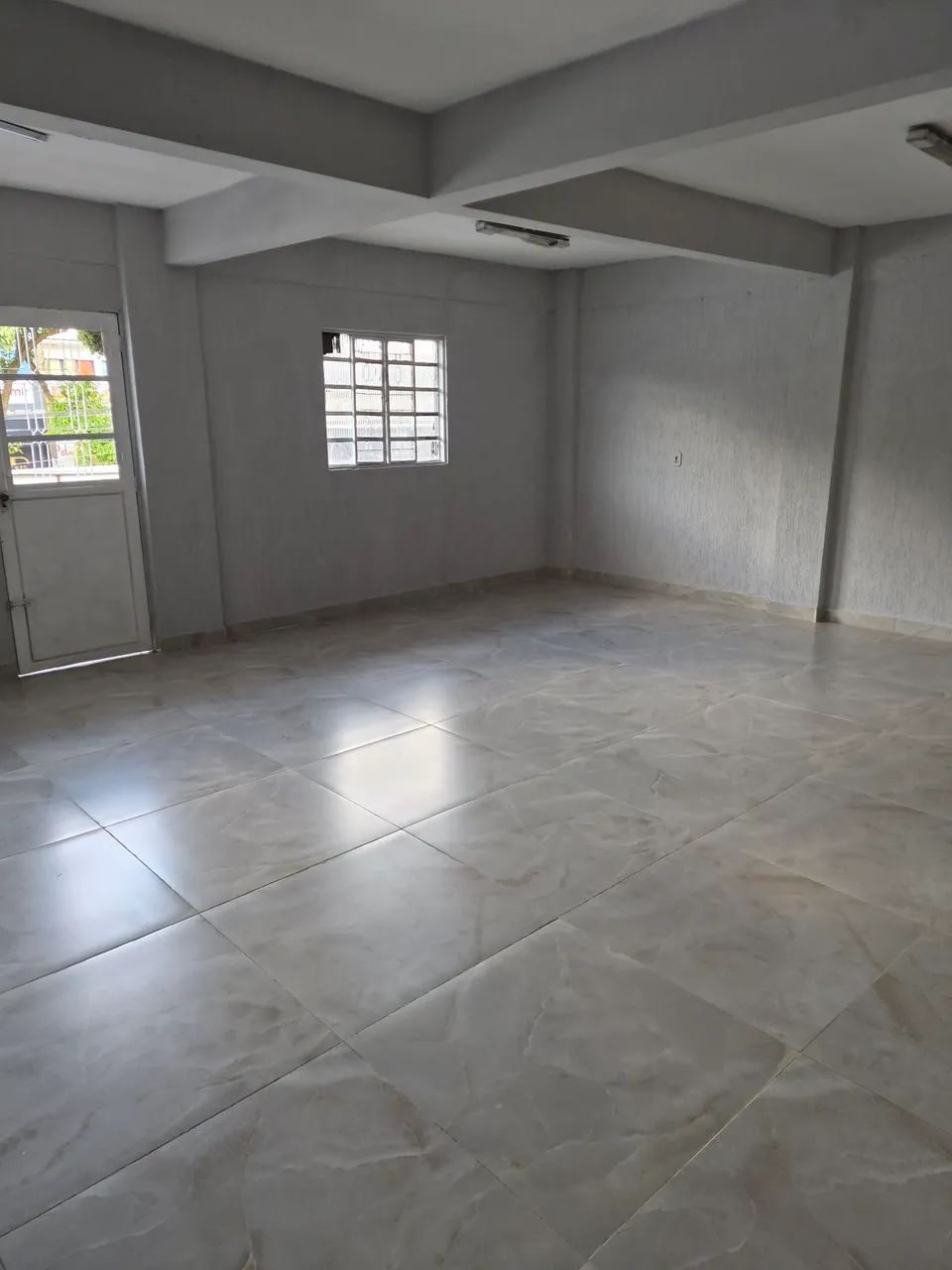 Sala comercial com entrada independente 