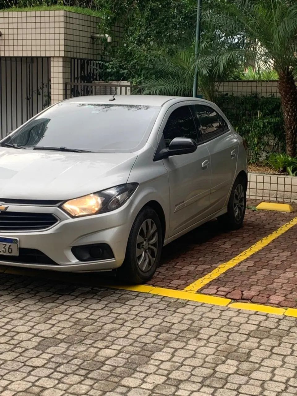 Chevrolet Onix ONIX HATCH ADVANTAGE 1.4 8V Flex 5p Aut. 2019