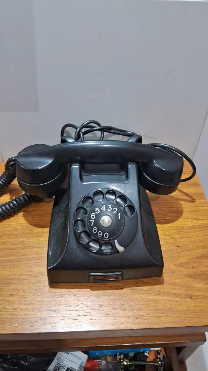 Antigo Telefone de Mesa em Baquelite belíssima peça para decoração 