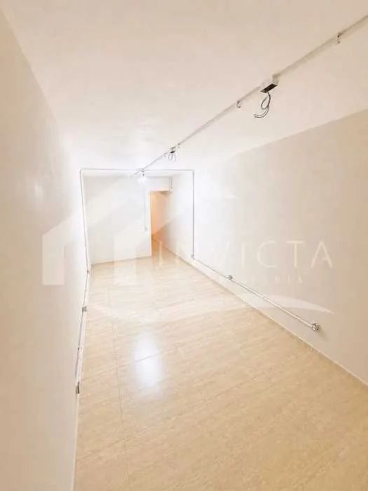 MARAVILHOSA SALA COMERCIAL A UMA QUADRA DA PRAIA E PERTO DO METRÔ!!!