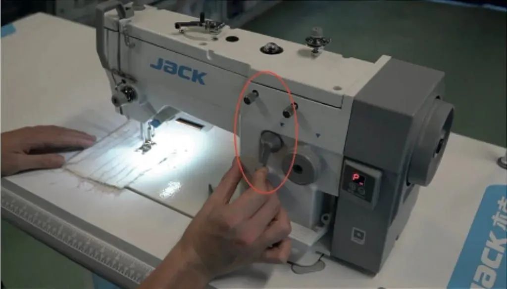 Máquina Zig Zag industrial Jack 20u - Foto 3
