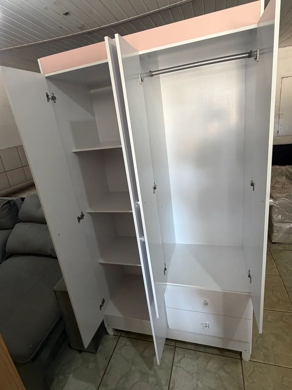 Guarda roupa 4 portas novo  - Foto 4