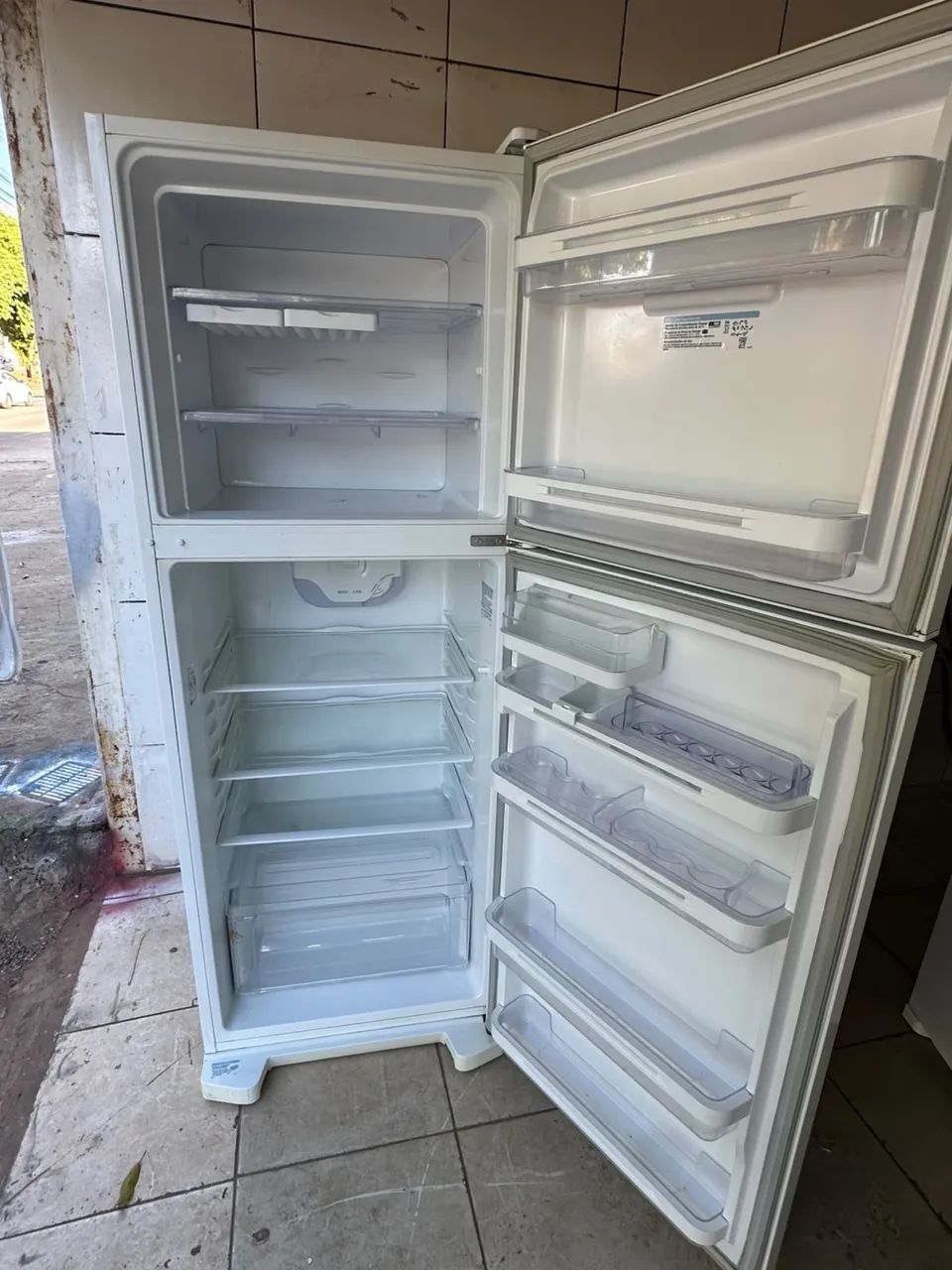  Geladeira Electrolux degelo semi nova  450 litros  funcionando perfeitamente  - Foto 2