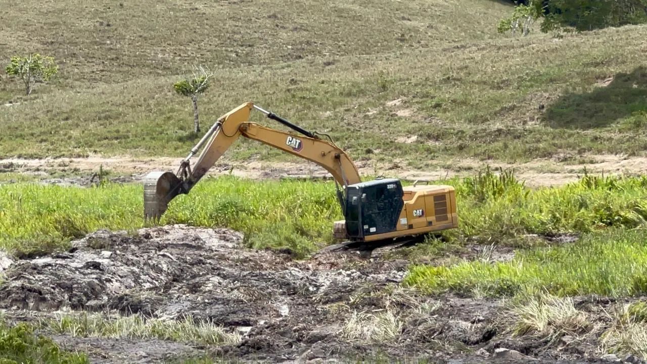 ESCAVADEIRA HIDRÁULICA 