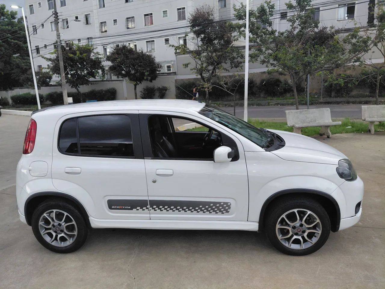 Fiat Uno Sporting 1.4 EVO Fire Flex 8V 4P 2014 - Foto 3