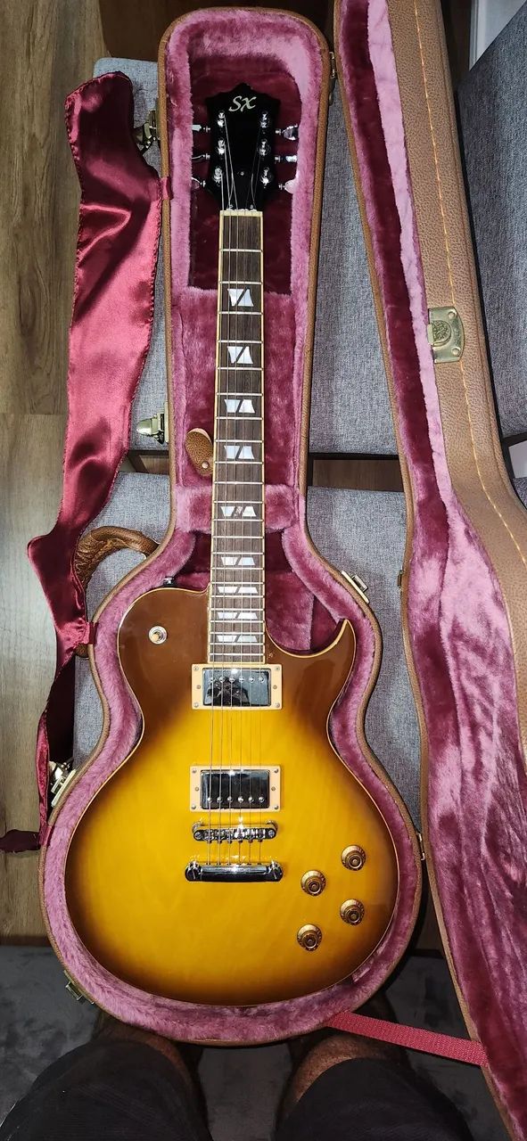Guitarra (case + cabo) + Amplificador 