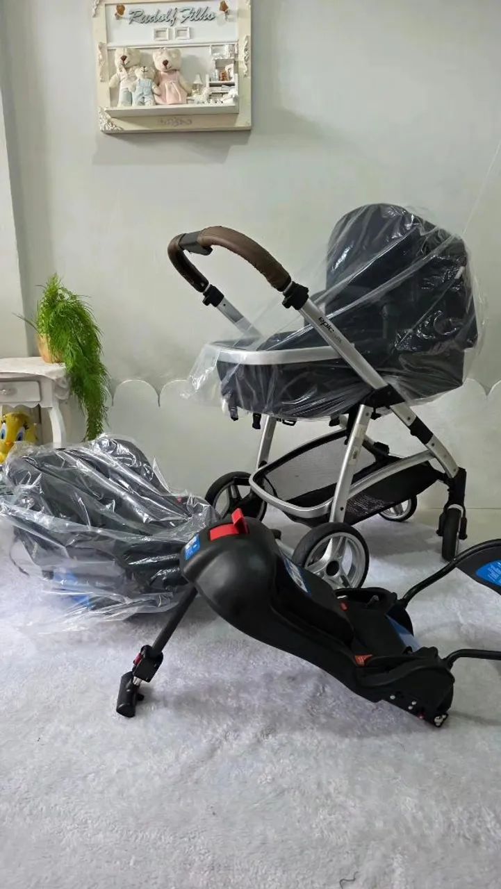Carrinho Moisés com bebê conforto e base isofix 