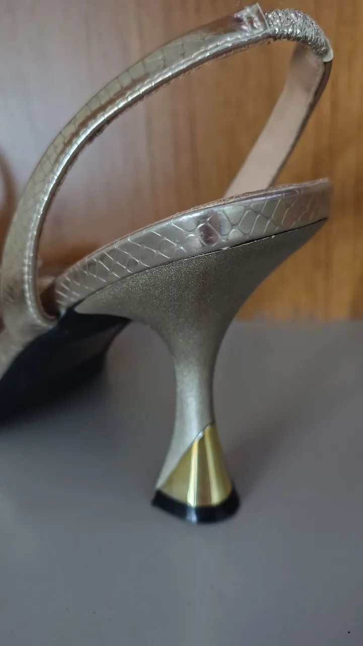 Sapato scarpin dourado  - Foto 2