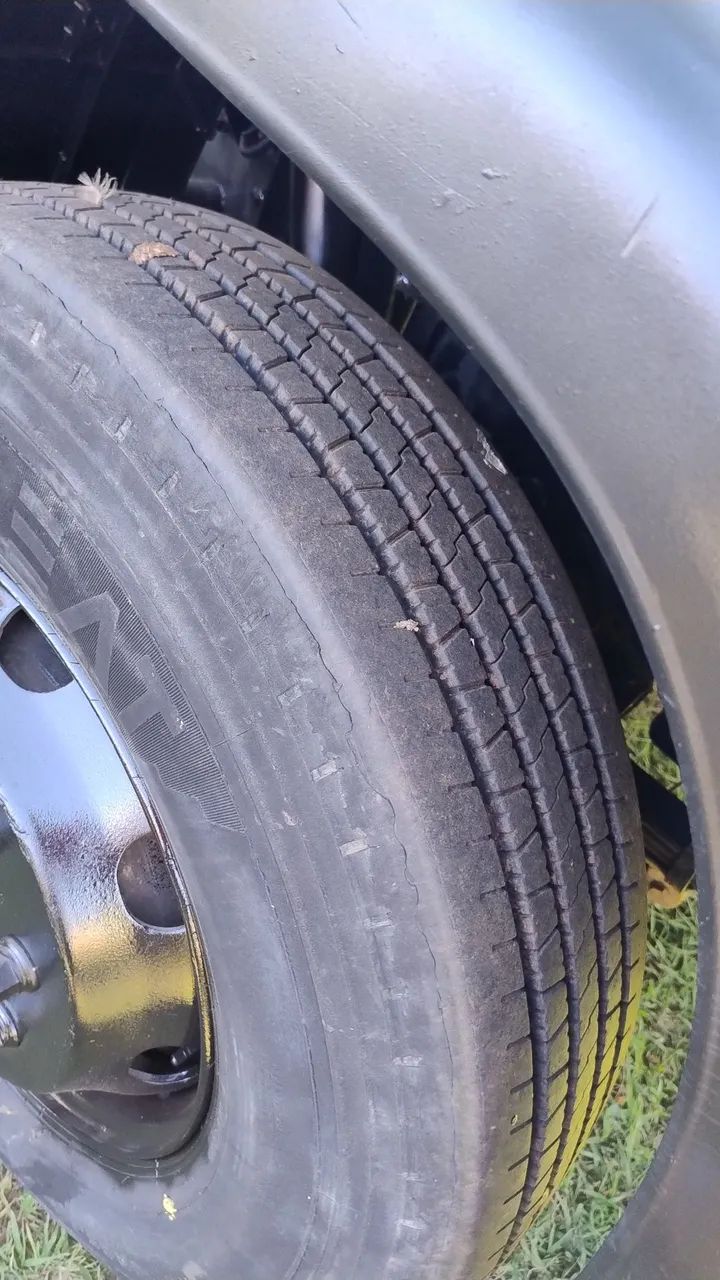 Vendo ano 2012 com habitáculo e caçamba Rosset ou só no chassis  - Foto 3