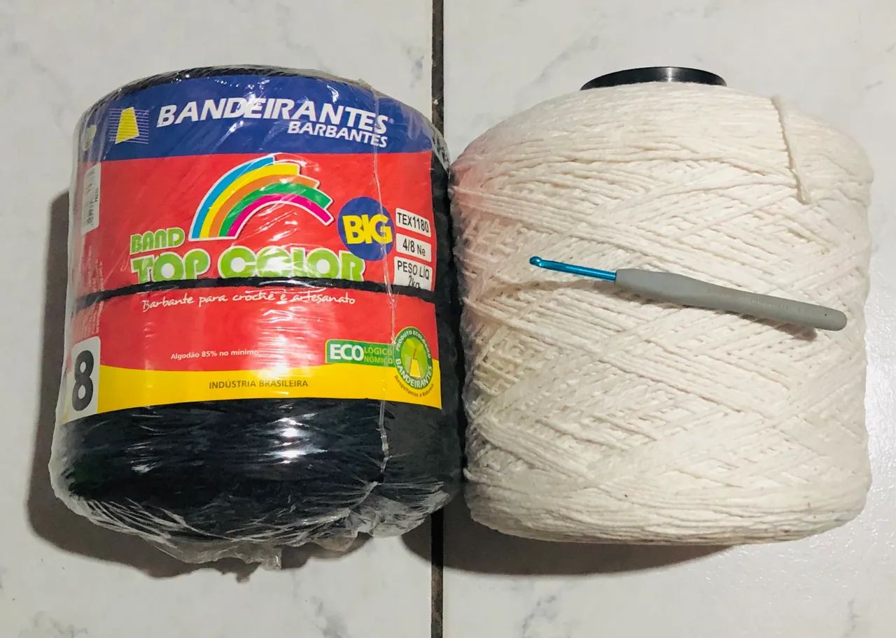 Rolos de Barbante e agulha