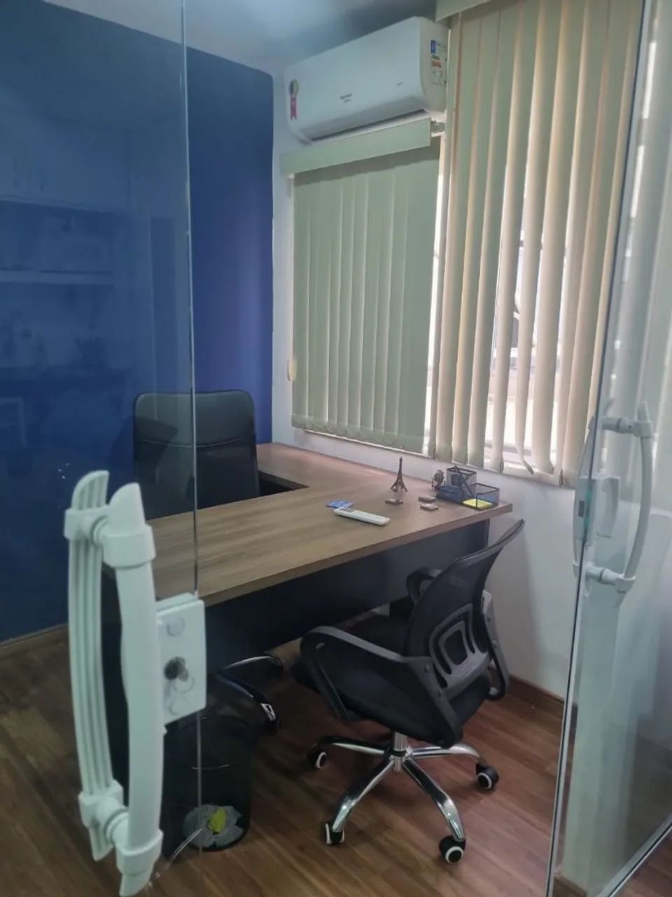 Sala comercial linda, ampla e toda reformada - Foto 2