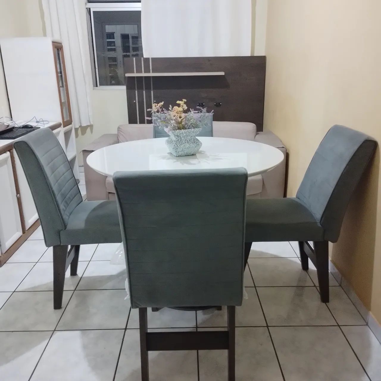 Mesa c/ 4 cadeiras - Foto 2
