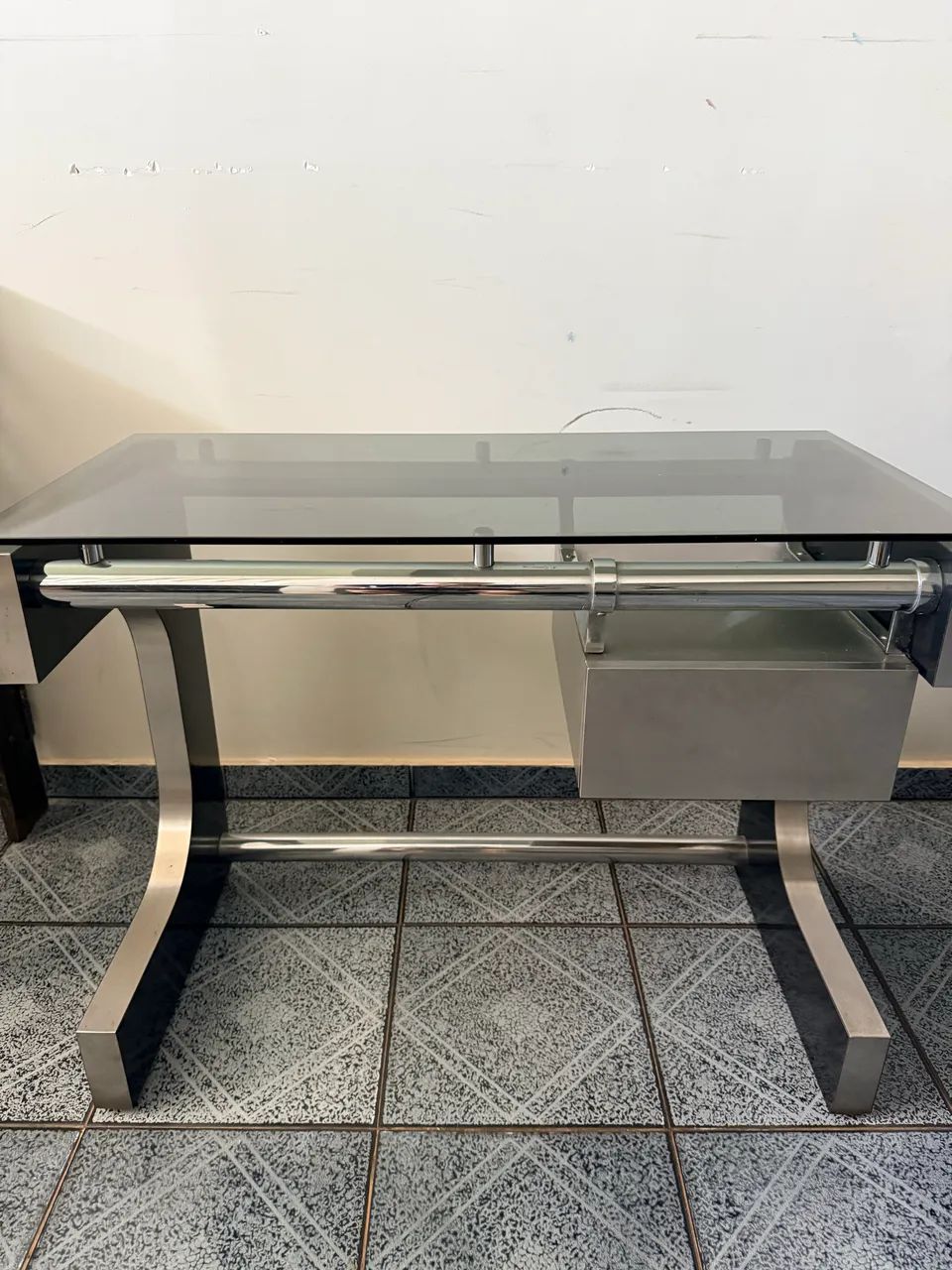 Mesa de Escritório com Tampo de Vidro - Foto 2