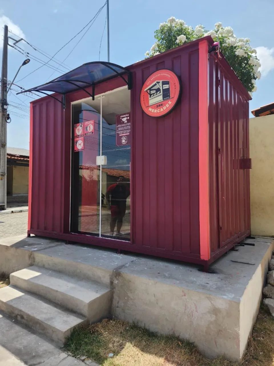 Fornecedora de container para minimercado