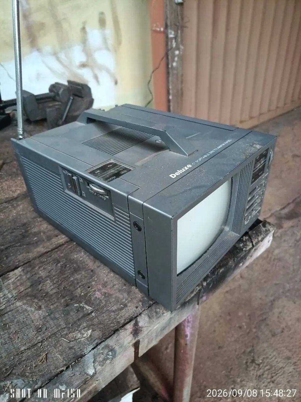 Vendo Mini TV e rádio funciona o rádio a TV não funciona tela de 5 polegadas  - Foto 2