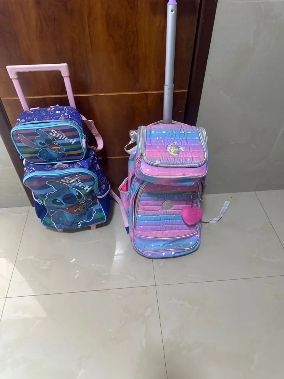 Bolsas escolares com lancheiras 