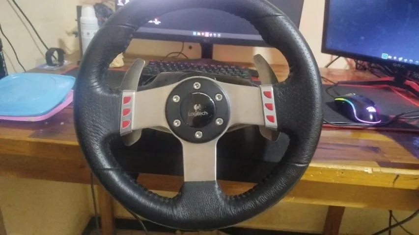 Volante Logitech G27 com pedais e câmbio para PS2 PS3 e PC - Foto 3
