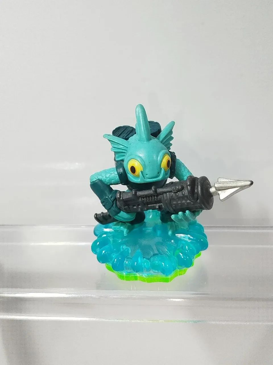 Boneco Skylanders Gill Grunt.