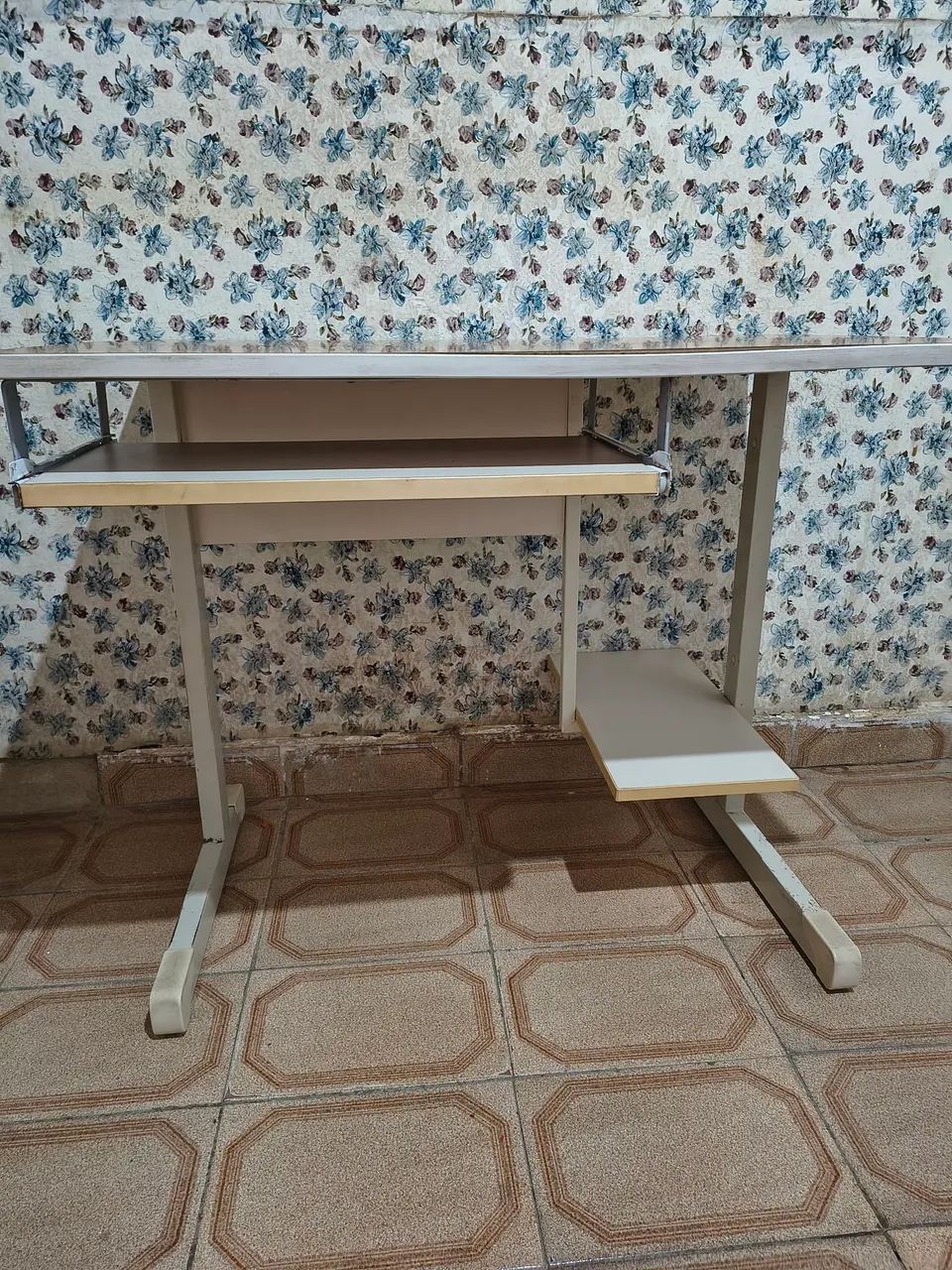Mesinha para computador/ estudos