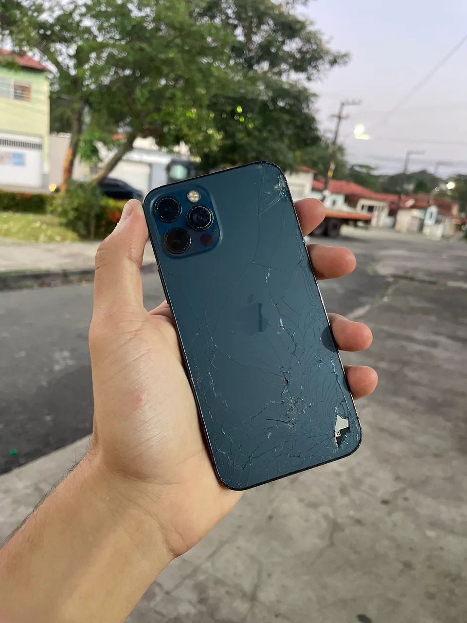 IPHONE 12 PRO VENDA OU TROCA EM INFERIOR COM VOLTA PRA MIM. - Foto 5