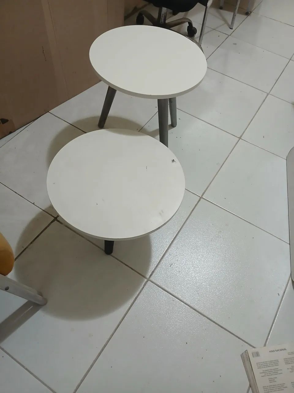 Conjunto de duas mesas de centro