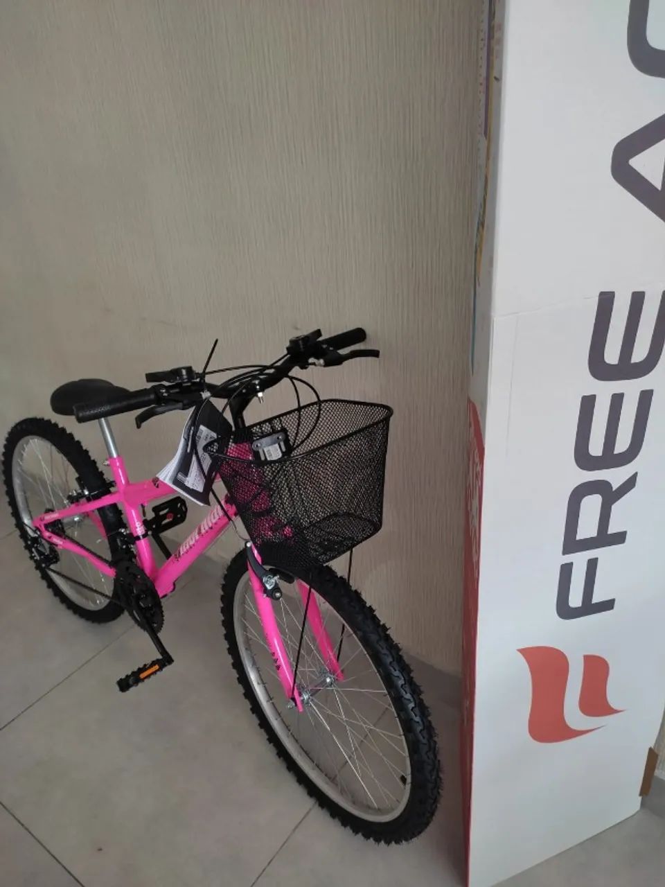 BICICLETA ARO 24 COM CESTINHA - Foto 2