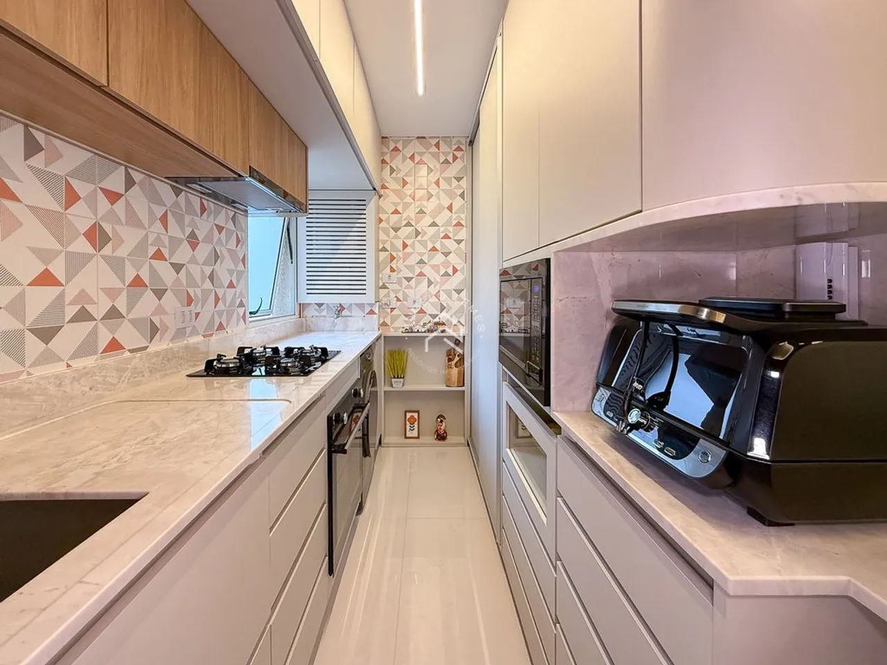 Apartamento Mobiliado com 3 Quartos e 79m² - Capão Raso - Foto 3