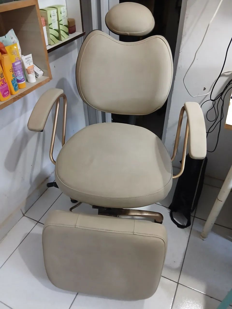 Cadeira design sobrancelha e maquiagem etc...