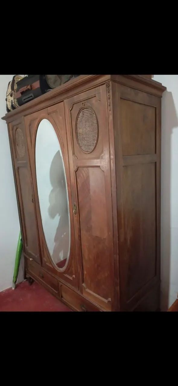 Guarda roupa antigo de madeira  - Foto 2