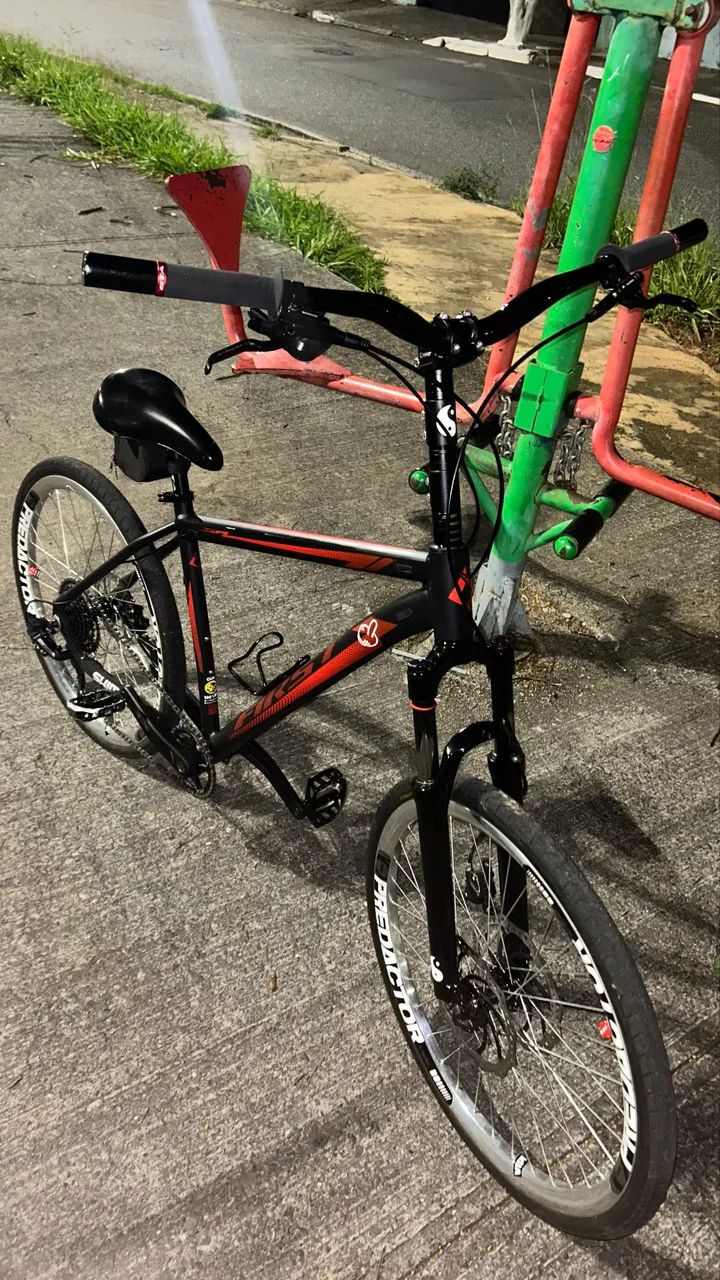 Vendo bike aro 26 first muito nova 