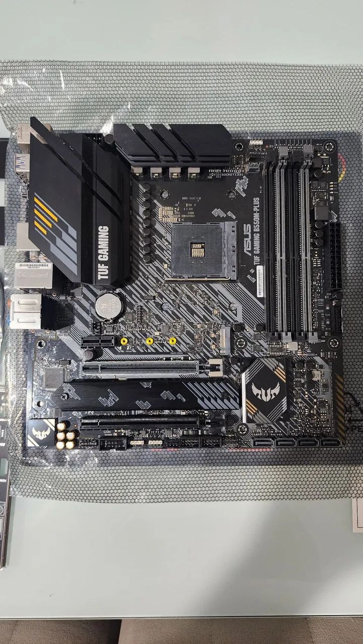Placa mãe TUF Gaming B550M-Plus - Foto 3