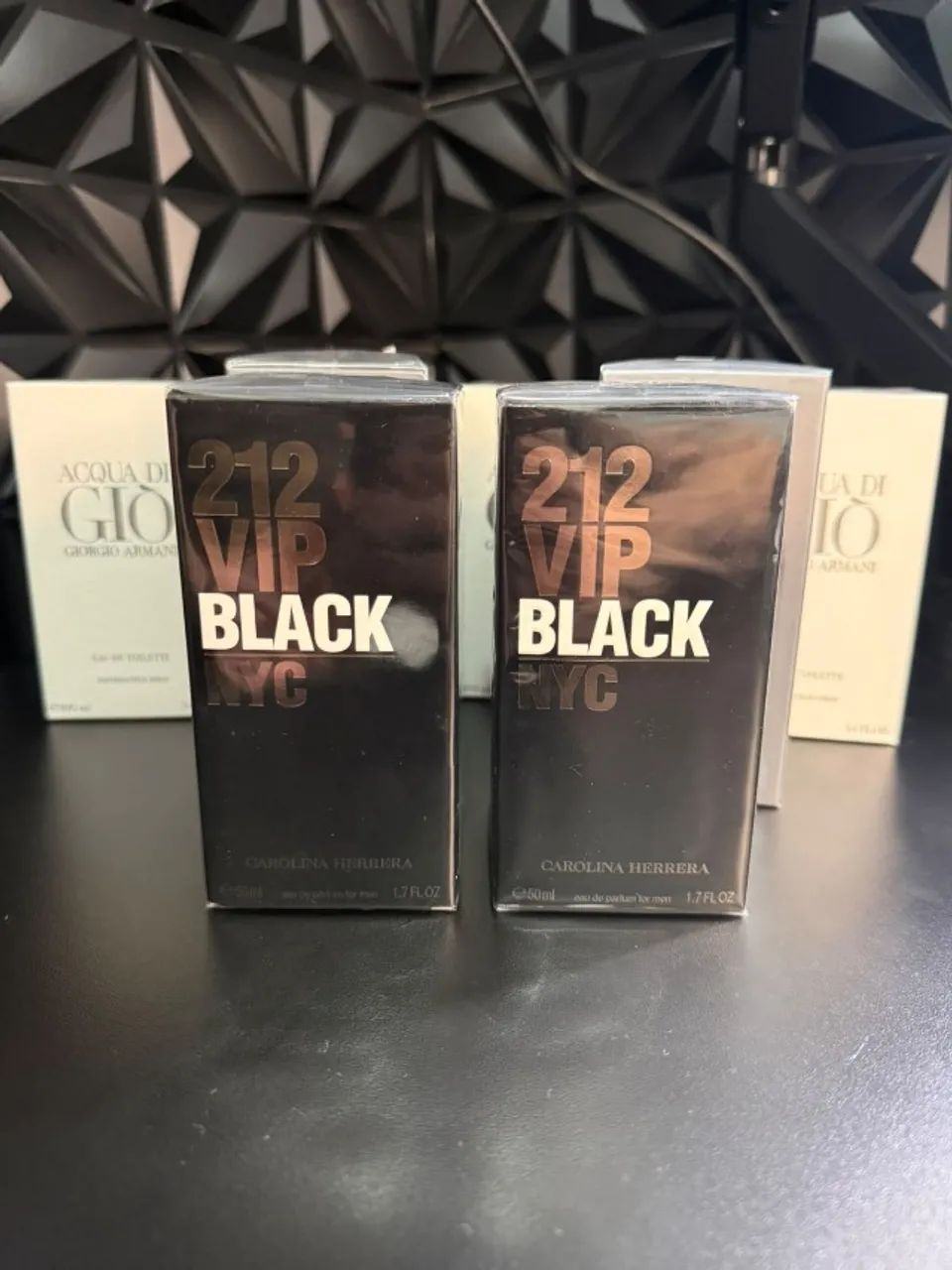Perfume 212 black VIP Parfum 50ml original lacrado  - Foto 2