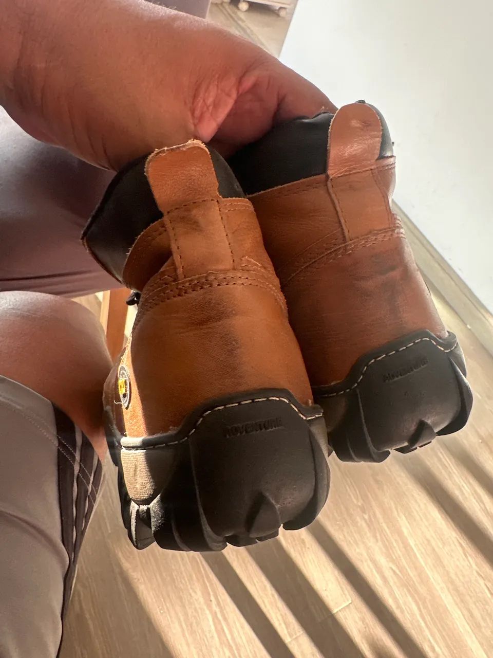 Bota caterpillar marron  - Foto 3