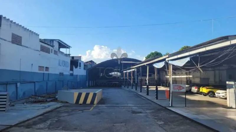 Galpão e prédios em ótima área da Vila Valqueire