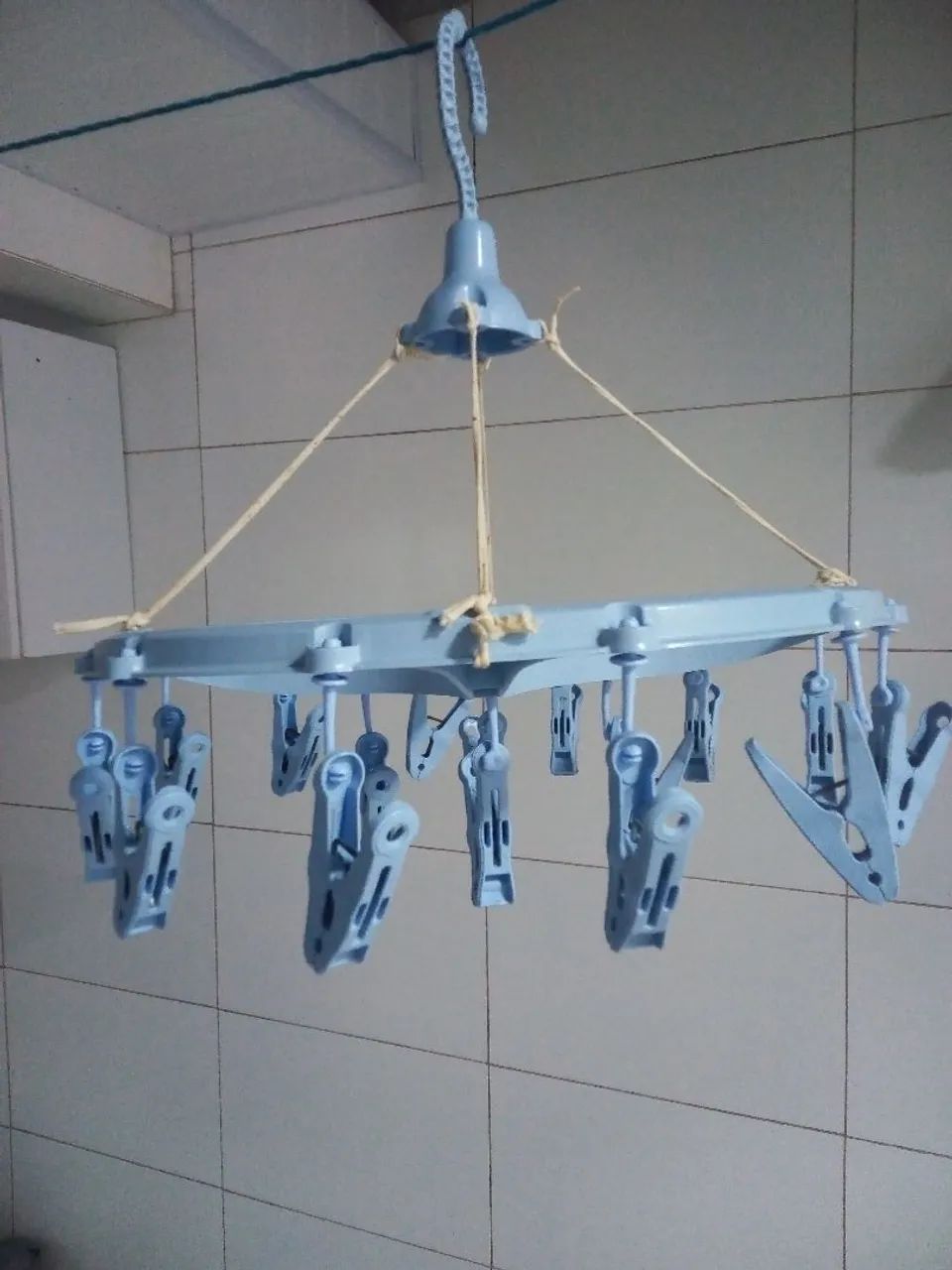 Varal redondo com prendedores  - Foto 2
