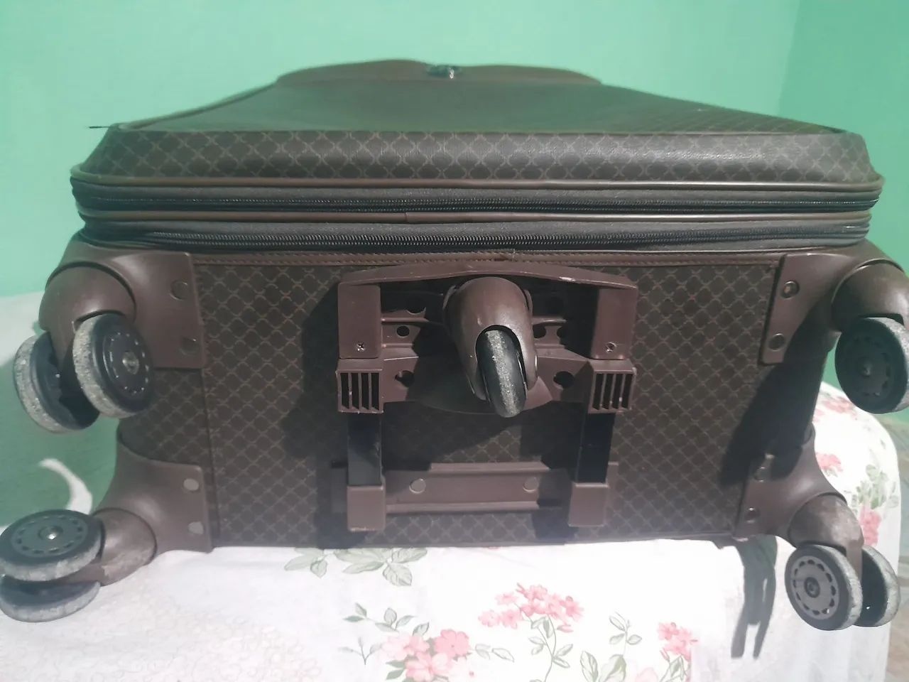 Vendo mala enorme de marca simi nova - Foto 3