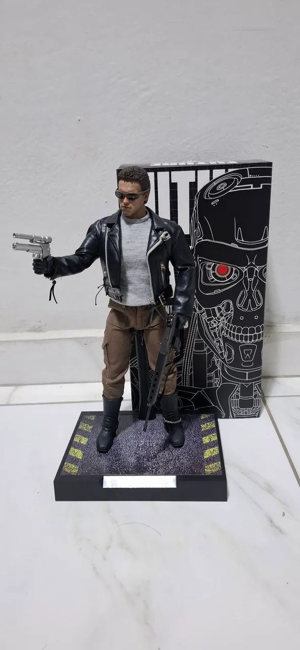 Boneco Exterminador do Futuro Custom 1/6 (ler)