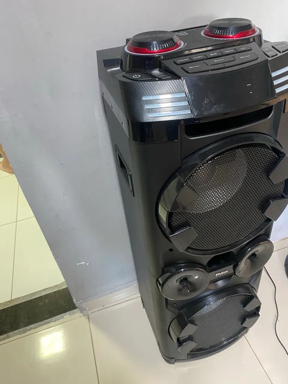 Caixa de som Philco 1800W entrada USB Bluetooth e entrada para microfone  - Foto 3
