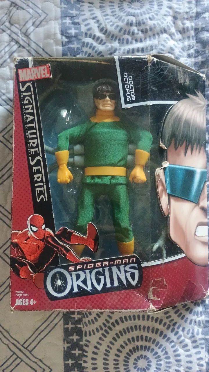 Boneco Marvel Spiderman Origins doctor octopus .