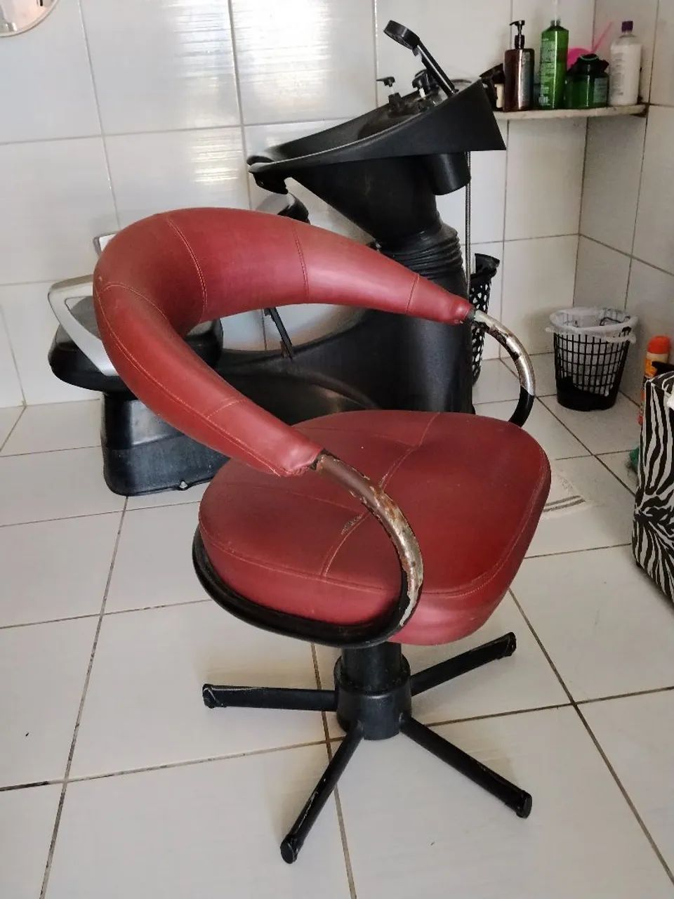 CADEIRA DE SALAO E LAVATÓRIO  - Foto 4
