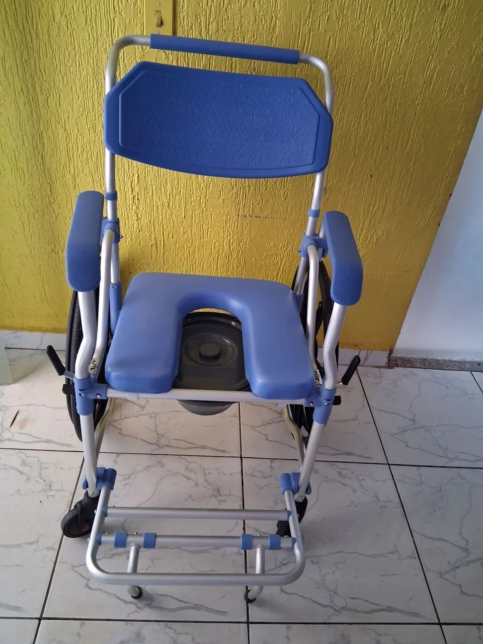 Cadeira de roda para banho Nova  - Foto 4
